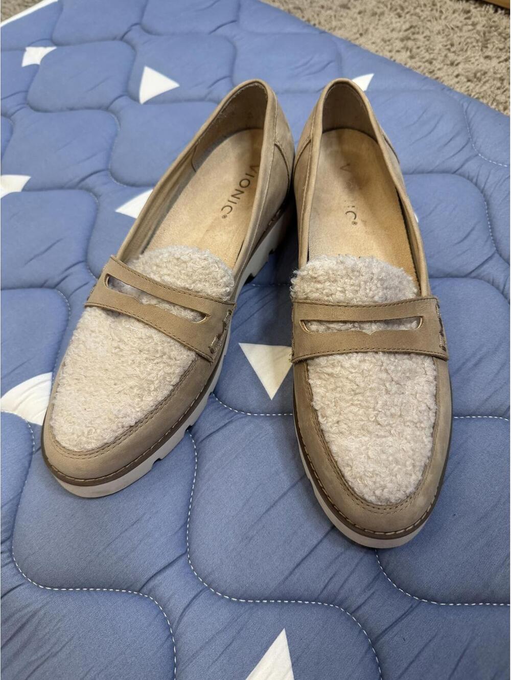 Vionic Women's Loafers with Shearling Detail